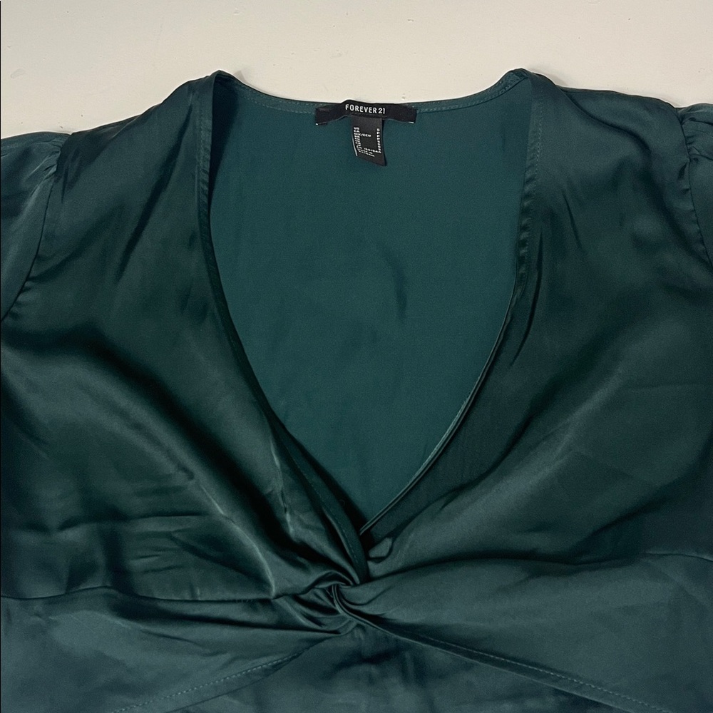 Forever 21 Small Green Short Sleeve V Neck Side Zip Cropped Blouse - Picture 4 of 6